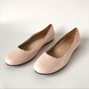 Vionic Julieta Snake Embossed Scalloped Topline Flats in Light Pink